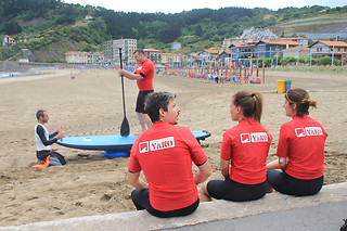 Clase particular de surf en Deba (Gipuzkoa)