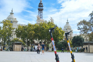 Un alquiler de patinete para 2 en Tourpoint en Valencia