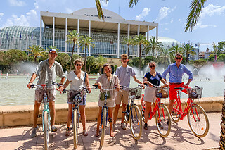 Un alquiler de patinete para 2 en Tourpoint en Valencia