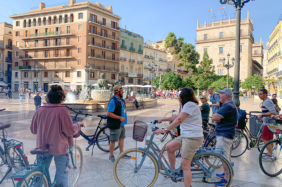 Un alquiler de patinete para 2 en Tourpoint en Valencia