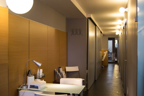 Un tratamiento facial con punta de diamante y vitamina C para 2 en Benestar Balmes en Barcelona