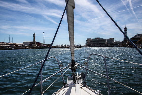 Un curso de iniciación a la vela de crucero para 1 en Alamar Sailing en Barcelona