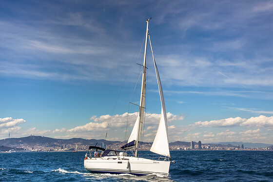 Un curso de iniciación a la vela de crucero para 1 en Alamar Sailing en Barcelona