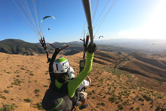 Un vuelo en parapente para 2 en Zen Parapente en Cenes de la Vega (Granada)