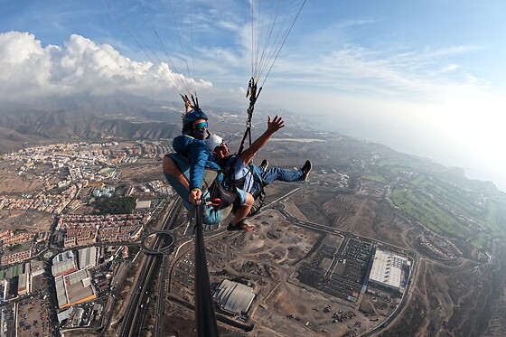 Un vuelo en parapente para 2 en Letsfly Paragligling en Adeje (Santa Cruz de Tenerife)