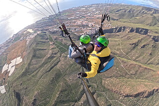 Un vuelo en parapente para 2 en Letsfly Paragligling en Adeje (Santa Cruz de Tenerife)