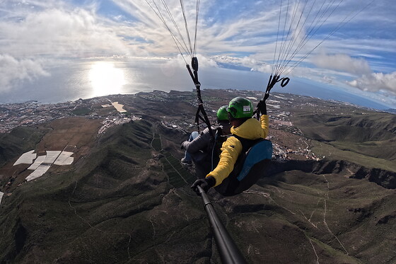 Un vuelo en parapente para 2 en Letsfly Paragligling en Adeje (Santa Cruz de Tenerife)