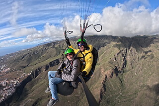 Un vuelo en parapente para 2 en Letsfly Paragligling en Adeje (Santa Cruz de Tenerife)