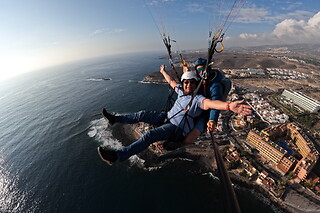 Un vuelo en parapente para 2 en Letsfly Paragligling en Adeje (Santa Cruz de Tenerife)