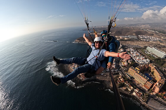 Un vuelo en parapente para 2 en Letsfly Paragligling en Adeje (Santa Cruz de Tenerife)