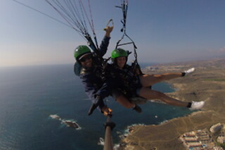 Un vuelo en parapente para 2 en Letsfly Paragligling en Adeje (Santa Cruz de Tenerife)