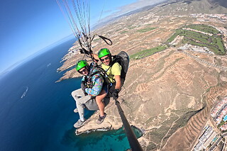 Un vuelo en parapente para 2 en Letsfly Paragligling en Adeje (Santa Cruz de Tenerife)