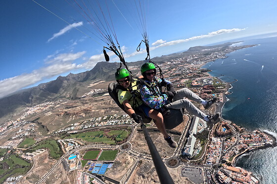 Un vuelo en parapente para 2 en Letsfly Paragligling en Adeje (Santa Cruz de Tenerife)