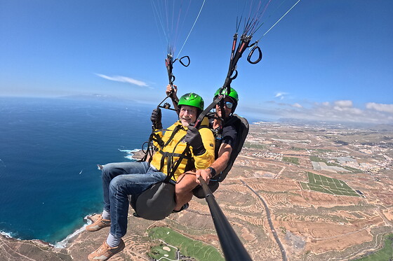 Un vuelo en parapente para 2 en Letsfly Paragligling en Adeje (Santa Cruz de Tenerife)