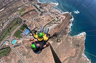 Un vuelo en parapente para 2 en Letsfly Paragligling en Adeje (Santa Cruz de Tenerife)