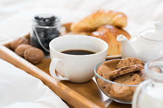 Disfrute de un merecido descanso en habitación romántica especial con bañera de hidromasaje además de un desayuno para 2 en Hotel Boutique Alcoba del Rey de Sevilla*** en Sevilla