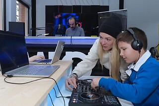 Una experiencia de DJ para 1 en Who is in da School en Simancas (Valladolid)
