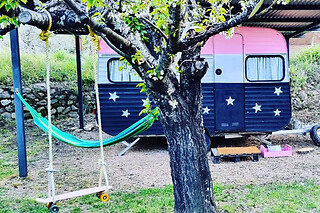 Una noche con desayuno para 2 en Caravan Glamping en Jarandilla de la Vera (Cáceres)