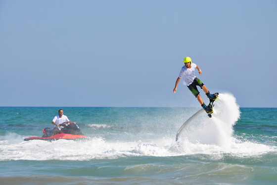 Viaje en zodiac y vuelo en flyboard en Torrevieja (Alicante)