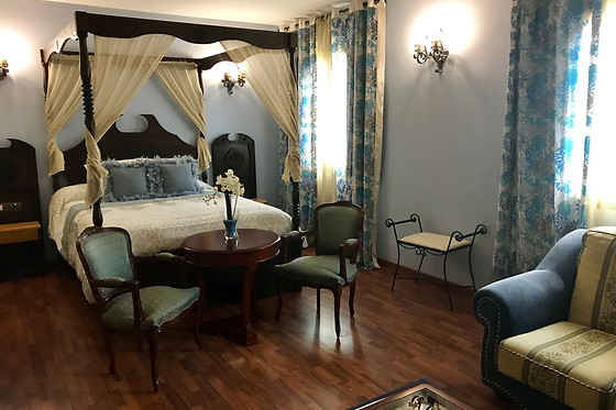 Una noche con desayuno para 2 adultos y 1 niño en Hotel Castillo Bonavía***  en Pedrola (Zaragoza)