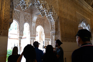 Visita nocturna a la Alhambra con guía oficial para 2 personas