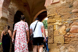 Visita nocturna a la Alhambra con guía oficial para 2 personas