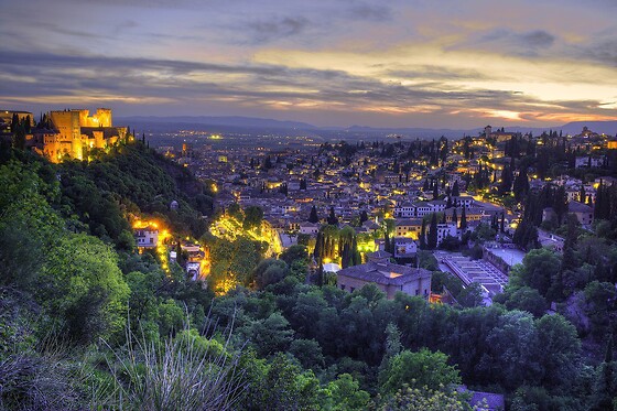 Visita nocturna a la Alhambra con guía oficial para 2 personas