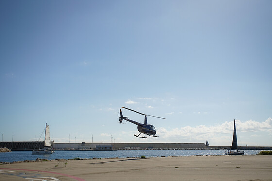 Un vuelo en helicóptero para 3 en Sailing Experience Bcn en Barcelona