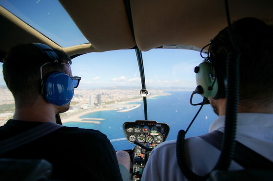 Un vuelo en helicóptero para 3 en Sailing Experience Bcn en Barcelona