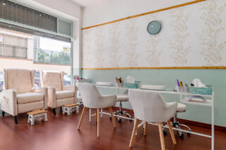 Depilación con hilo de cejas y tinte para 2 en Sara Borbor Beauty Center en Madrid