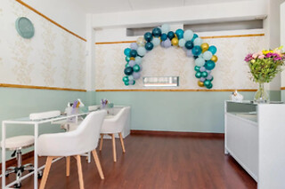 Depilación con hilo de cejas y tinte para 2 en Sara Borbor Beauty Center en Madrid