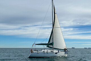 Un paseo en velero para pareja o grupo en Paseos Velero Valencia en Valencia