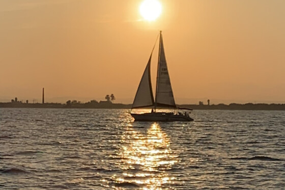 Un paseo en velero para pareja o grupo en Paseos Velero Valencia en Valencia