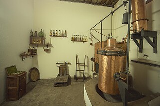 Envío a domicilio Pack Dry Essence Premium GIN & Orujo para 2 en Aguardientes Cervato en Villardeciervos (Zamora)