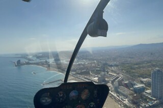 Un Tour Litoral en helicóptero para 3 en Helicóptero BCN en Barcelona