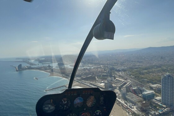 Un Tour Litoral en helicóptero para 3 en Helicóptero BCN en Barcelona