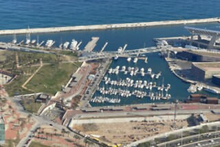 Un Tour Litoral en helicóptero para 3 en Helicóptero BCN en Barcelona