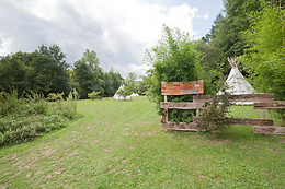 Cabanes et Tipi de l'Auvézère