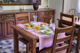 Dos noches en habitación superior con desayunos para 2 en Hotel Rural El Mirador de los Pirineos**** en Santa Cruz de la Serós (Huesca)