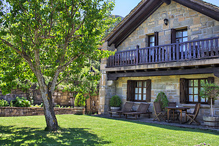 Dos noches en habitación superior con desayunos para 2 en Hotel Rural El Mirador de los Pirineos**** en Santa Cruz de la Serós (Huesca)
