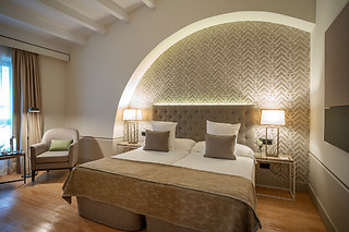 Dos noches con desayunos para 2 en Hospes Palacio de Arenales & Spa***** en Cáceres