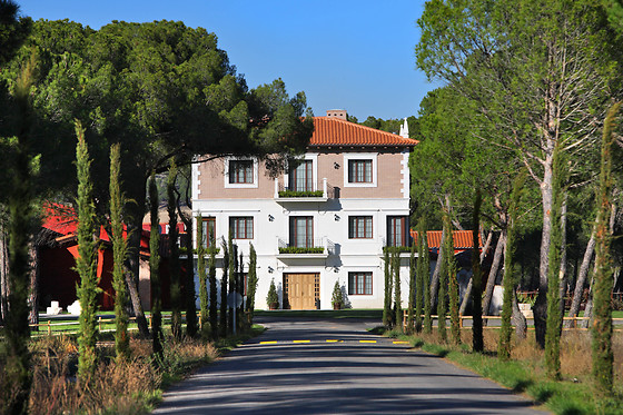 BODEGA FINCA VILLACRECES & BODEGA IZADI - photo 8