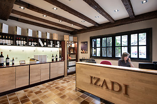 Una visita a viñedo en ebike y cata de vinos en bodega para 2 en Bodegas Izadi en Villabuena de Álava (Álava)