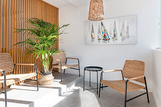 Una noche con desayuno + kit romántico para 2 en Sercotel El Balcón de la Bahía Suites en Santander