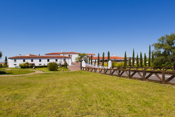 Una cena o comida para 2 en Restaurante Las Corchuelas en Hospes Palacio de Arenales & Spa***** en Cáceres