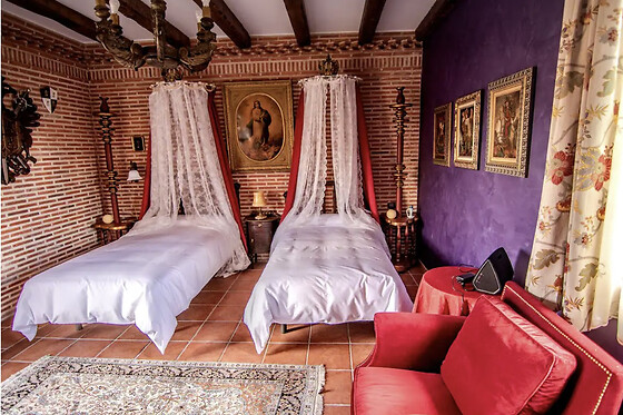 Dos noches en habitación tematizada para 2 en La casa del Trotamundos en Villamayor de Campos ( Zamora)