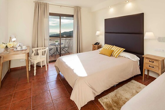 Una noche con desayuno para 2 en Hotel Balcón de Cómpeta*** en Cómpeta (Málaga)