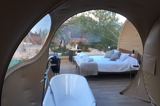 Una noche en la burbuja Suite El Pinar con desayuno para 2 en Noches de Calig en Calig (Castellón)
