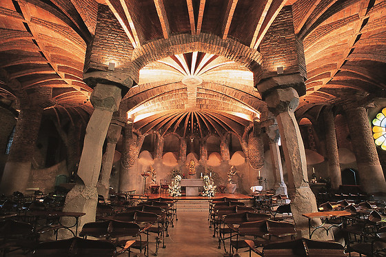 Entrada a la Cripta y Colonia Güell con guía en Santa Coloma de Carvelló (Barcelona)
