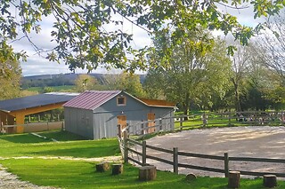Dos noches con cena para 2 adultos y 1 niño en Granja Labrada en Mañón (A Coruña)